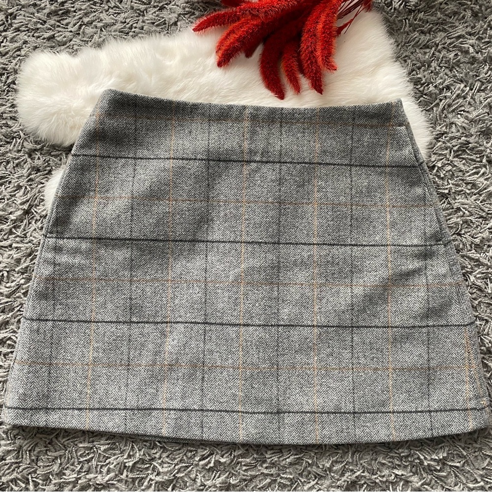 Uniqlo WOOL BLEND MINI SKIRT - Picture 2 of 9